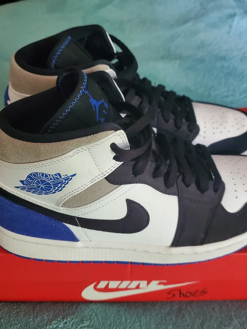 Jordan 1 Mid - White/Black/Royal Blue